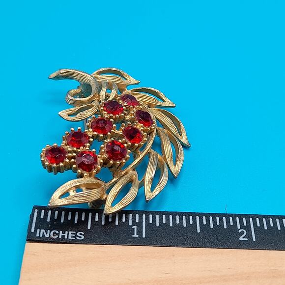 Vintage Red Rhinestone Floral Brooch, Mid-Century, Vintage Jewelry - Picture 7 of 8